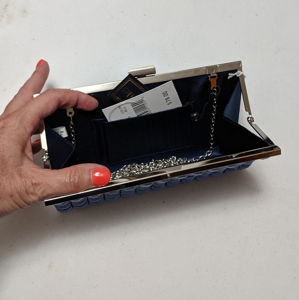 Le regale sm clutch w/lg blue beading both sides - Picture 3 of 5